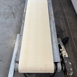Aanvoerbandje flowpackmachine Eigen bouw, grijs, bouwjaar 2012